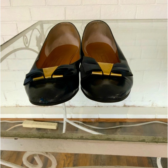 Lovely pair of Bruno Magli Navy Flats with Bow-Size 7.5M - Picture 2 of 6